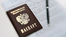 Паспорт и бланк для голосования. Архивное фото Паспорт и бланк для голосования. Архивное фото