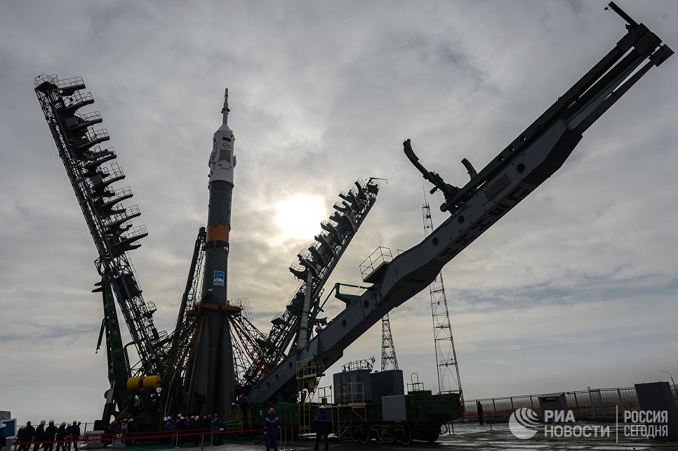 Вывоз ракеты-носителя Союз-ФГ c транспортным пилотируемым кораблем Союз МС-08 на стартовую площадку космодрома Байконур Вывоз ракеты-носителя Союз-ФГ c транспортным пилотируемым кораблем Союз МС-08 на стартовую площадку космодрома Байконур