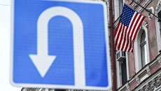 Флаг на здании генерального консульства США в Санкт-Петербурге. Архивное фото Флаг на здании генерального консульства США в Санкт-Петербурге. Архивное фото