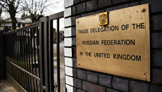 Табличка на здании Торгового представительства РФ в Великобритании. Архивное фото Табличка на здании Торгового представительства РФ в Великобритании. Архивное фото