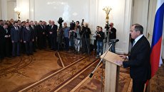 Министр иностранных дел России Сергей Лавров во время встречи с российскими дипломатами в Москве. 9 апреля 2018 Министр иностранных дел России Сергей Лавров во время встречи с российскими дипломатами в Москве. 9 апреля 2018