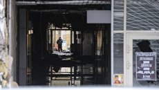 Вход в здание торгово-развлекательного центра Зимняя вишня после пожара в Кемерово Вход в здание торгово-развлекательного центра Зимняя вишня после пожара в Кемерово