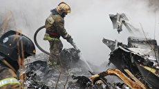 Сотрудники МЧС на месте крушения вертолета МИ-8 в городе Хабаровске. 11 апреля 2018 Сотрудники МЧС на месте крушения вертолета МИ-8 в городе Хабаровске. 11 апреля 2018