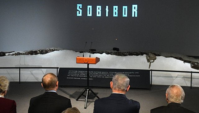 Владимир Путин и премьер-министр Государства Израиль Биньямин Нетаньяху во время просмотра фильма Собибор