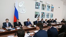 Председатель правительства РФ Дмитрий Медведев проводит заседание правительственной комиссии по импортозамещению, которое проходит на территории Ленинградского металлического завода ПАО Силовые машины. 12 апреля 2018 Председатель правительства РФ Дмитрий Медведев проводит заседание правительственной комиссии по импортозамещению, которое проходит на территории Ленинградского металлического завода ПАО Силовые машины. 12 апреля 2018