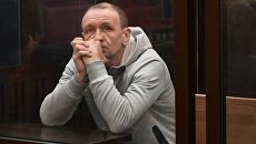 Командир пожарного звена Сергей Генин, обвиняемый в халатных действиях во время тушения пожара в ТЦ Зимняя вишня в Кемерово, в Кемеровском областном суде. 13 апреля 2018 Командир пожарного звена Сергей Генин, обвиняемый в халатных действиях во время тушения пожара в ТЦ Зимняя вишня в Кемерово, в Кемеровском областном суде. 13 апреля 2018