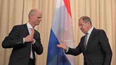 Министр иностранных дел РФ Сергей Лавров и министр иностранных дел Нидерландов Стеф Блок во время совместной пресс-конференции в Москве. 13 апреля 2018 Министр иностранных дел РФ Сергей Лавров и министр иностранных дел Нидерландов Стеф Блок во время совместной пресс-конференции в Москве. 13 апреля 2018