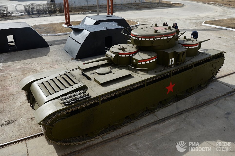 Копия советского многобашенного тяжёлого танка Т-35, воссозданного специалистами участка ремонта и реставрации военной техники АО Уралэлектромедь в Екатеринбурге Копия советского многобашенного тяжёлого танка Т-35, воссозданного специалистами участка ремонта и реставрации военной техники АО Уралэлектромедь в Екатеринбурге