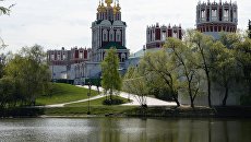 Стены Новодевичьего монастыря в Москве. Архивное фото Стены Новодевичьего монастыря в Москве. Архивное фото