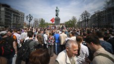 Участники несанкционированной акции оппозиции на Пушкинской площади в Москве. 5 мая 2018 Участники несанкционированной акции оппозиции на Пушкинской площади в Москве. 5 мая 2018