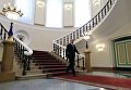 Избранный президент РФ Владимир Путин в Сенатском корпусе Московского Кремля перед церемонией инаугурации. 7 мая 2018 Избранный президент РФ Владимир Путин в Сенатском корпусе Московского Кремля перед церемонией инаугурации. 7 мая 2018