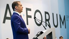 Дмитрий Медведев выступает на пленарном заседании Будущее юридической профессии VIII Петербургского международного юридического форума. 16 мая 2018 Дмитрий Медведев выступает на пленарном заседании Будущее юридической профессии VIII Петербургского международного юридического форума. 16 мая 2018