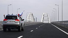 Автомобильное движение по автодорожной части Крымского моста Автомобильное движение по автодорожной части Крымского моста