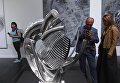 Посетители на открытии выставки Вадим Космачёв. Дыхание скульптуры в Третьяковской галерее на Крымском валу Посетители на открытии выставки Вадим Космачёв. Дыхание скульптуры в Третьяковской галерее на Крымском валу