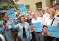 Генеральный директор МИА Россия сегодня Дмитрий Киселев и главный редактор телеканала RT и МИА Россия сегодня Маргарита Симоньян во время акции у здания посольства Украины в Москве в поддержку журналиста Кирилла Вышинского Генеральный директор МИА Россия сегодня Дмитрий Киселев и главный редактор телеканала RT и МИА Россия сегодня Маргарита Симоньян во время акции у здания посольства Украины в Москве в поддержку журналиста Кирилла Вышинского