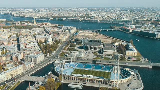 Вид на Санкт-Петербург. На переднем плане Стадион Петровский. Архивное фото