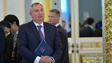 Глава госкорпорации Роскосмос Дмитрий Рогозин во время сеанса связи с экипажем МКС в рамках встречи президента РФ Владимира Путина и премьер-министра Японии Синдзо Абэ. 26 мая 2018 Глава госкорпорации Роскосмос Дмитрий Рогозин во время сеанса связи с экипажем МКС в рамках встречи президента РФ Владимира Путина и премьер-министра Японии Синдзо Абэ. 26 мая 2018