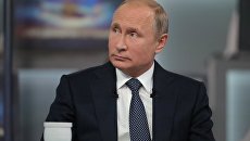 Президент РФ Владимир Путин отвечает на вопросы россиян во время ежегодной специальной программы Прямая линия с Владимиром Путиным. 7 июня 2018 Президент РФ Владимир Путин отвечает на вопросы россиян во время ежегодной специальной программы Прямая линия с Владимиром Путиным. 7 июня 2018