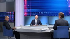 Президент РФ Владимир Путин отвечает на вопросы россиян во время ежегодной специальной программы Прямая линия с Владимиром Путиным. 7 июня 2018 Президент РФ Владимир Путин отвечает на вопросы россиян во время ежегодной специальной программы Прямая линия с Владимиром Путиным. 7 июня 2018