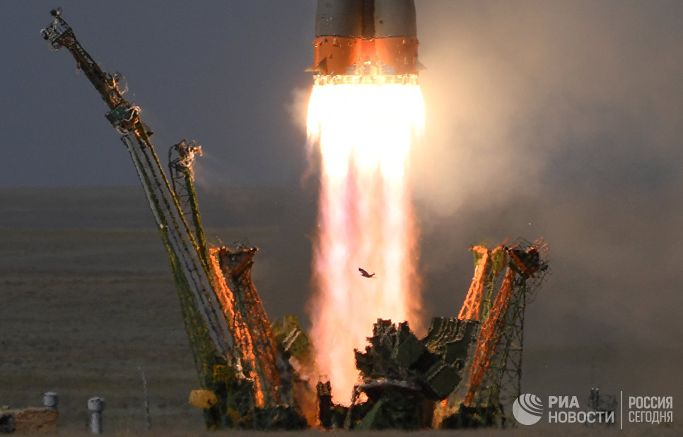 Пуск ракеты-носителя Союз-ФГ с пилотируемым кораблем Союз МС-09 со стартового стола первой Гагаринской стартовой площадки космодрома Байконур Пуск ракеты-носителя Союз-ФГ с пилотируемым кораблем Союз МС-09 со стартового стола первой Гагаринской стартовой площадки космодрома Байконур
