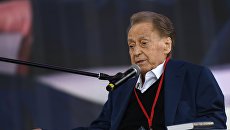 Поэт, заслуженный деятель искусств РФ Андрей Дементьев. Архивное фото Поэт, заслуженный деятель искусств РФ Андрей Дементьев. Архивное фото