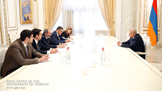 Премьер-министр Армении Никол Пашинян на встрече с новым послом РФ Сергеем Копыркиным. 11 июня 2018 Премьер-министр Армении Никол Пашинян на встрече с новым послом РФ Сергеем Копыркиным. 11 июня 2018