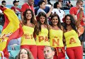 Болельщицы сборной Испании перед началом матча группового этапа чемпионата мира по футболу между сборными Португалии и Испании Болельщицы сборной Испании перед началом матча группового этапа чемпионата мира по футболу между сборными Португалии и Испании