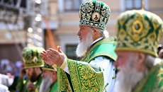 Патриарх Московский и Всея Руси Кирилл во время божественной литургии у стен Вологодского кремля и Софийского собора. 17 июня 2018 Патриарх Московский и Всея Руси Кирилл во время божественной литургии у стен Вологодского кремля и Софийского собора. 17 июня 2018