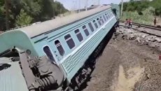 На месте схода вагонов пассажирского поезда в Жамбылской области Казахстана. Архивное фото На месте схода вагонов пассажирского поезда в Жамбылской области Казахстана. Архивное фото