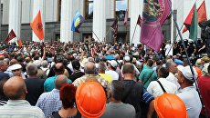 Акция протеста у здания Рады Украины в Киеве. Архивное фото Акция протеста у здания Рады Украины в Киеве. Архивное фото