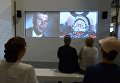 Посетители на выставке Между небом и землей на ВДНХ в Москве Посетители на выставке Между небом и землей на ВДНХ в Москве