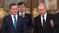 Владимир Путин и президент Республики Корея Мун Чжэ Ин во время церемонии встречи в Кремле. 22 июня 2018 Владимир Путин и президент Республики Корея Мун Чжэ Ин во время церемонии встречи в Кремле. 22 июня 2018