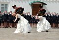 Воспитанники Московского военно-музыкального училища и воспитанницы Московского кадетского корпуса Пансион воспитанниц Министерства обороны РФ на торжественной церемонии выпуска офицеров из высших военных учебных заведений Министерства обороны РФ на Соборной площади в Кремле Воспитанники Московского военно-музыкального училища и воспитанницы Московского кадетского корпуса Пансион воспитанниц Министерства обороны РФ на торжественной церемонии выпуска офицеров из высших военных учебных заведений Министерства обороны РФ на Соборной площади в Кремле