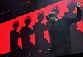 Солист рок-группы Би-2 Лёва выступает на концерте в рамках церемонии вручения VIII Всероссийской премии Выпускник-2018 в Москве Солист рок-группы Би-2 Лёва выступает на концерте в рамках церемонии вручения VIII Всероссийской премии Выпускник-2018 в Москве
