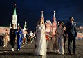 Выпускники российских школ после церемонии вручения VIII Всероссийской премии Выпускник-2018 в Государственном Кремлевском дворце в Москве Выпускники российских школ после церемонии вручения VIII Всероссийской премии Выпускник-2018 в Государственном Кремлевском дворце в Москве