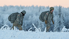 Американские военные во время учений на Аляске. Архивное фото Американские военные во время учений на Аляске. Архивное фото