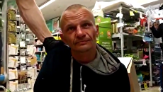 Мужчина, захвативший заложницу в магазине Дикси в Москве. 1 июля 2018 Мужчина, захвативший заложницу в магазине Дикси в Москве. 1 июля 2018