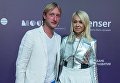 Продюсер Яна Рудковская и фигурист Евгений Плющенко перед премьерой официального фильма Игр в Сочи Кольца мира в кинотеатре Москва Продюсер Яна Рудковская и фигурист Евгений Плющенко перед премьерой официального фильма Игр в Сочи Кольца мира в кинотеатре Москва