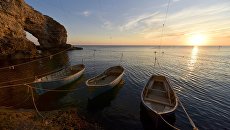 Лодки рыбаков. Архивное фото Лодки рыбаков. Архивное фото