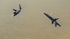 Американские истребители F-22 Raptor над территорией Сирии. Архивное фото Американские истребители F-22 Raptor над территорией Сирии. Архивное фото