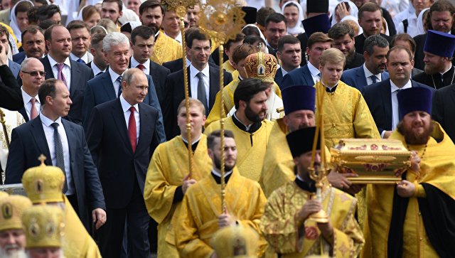 Владимир Путин во время крестного хода по случаю 1030-летия Крещения Руси. 28 июля 2018