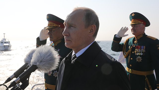 Президент РФ Владимир Путин на Главном военно-морском параде. 29 июля 2018