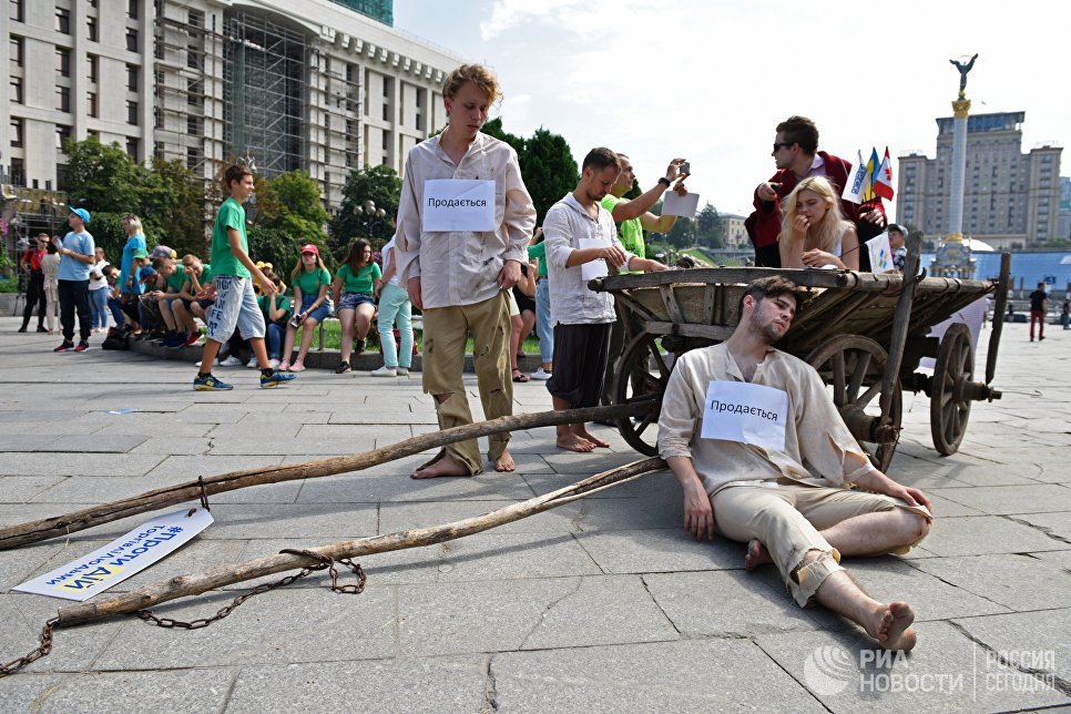 Участники социально-информационной акции противодействия торговле людьми в Киеве. Участники социально-информационной акции противодействия торговле людьми в Киеве.