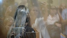 Одна из сестер Хачатурян, обвиняемых в убийстве своего отца, в суде. Архивное фото Одна из сестер Хачатурян, обвиняемых в убийстве своего отца, в суде. Архивное фото