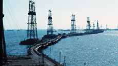 Нефтяные вышки на Каспийском море. Архивное фото Нефтяные вышки на Каспийском море. Архивное фото
