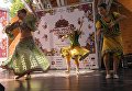 Артисты выступают на фестивале индийской культуры, посвященном Дню независимости Индии, в парке Сокольники в Москве Артисты выступают на фестивале индийской культуры, посвященном Дню независимости Индии, в парке Сокольники в Москве