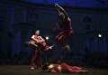 Артисты в сцене из спектакля Рождение Феникса (Vertigo Dance Company, Израиль) в рамках фестиваля современного танца Open Look в Санкт-Петербурге Артисты в сцене из спектакля Рождение Феникса (Vertigo Dance Company, Израиль) в рамках фестиваля современного танца Open Look в Санкт-Петербурге