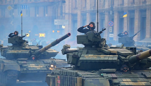Танки Т-72 на репетиции военного парада в честь 27-ой годовщины Независимости Украины в центре Киева. Архивное фото