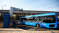 Станция зарядки пассажирского электробуса в Москве. Архивное фото Станция зарядки пассажирского электробуса в Москве. Архивное фото
