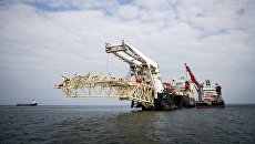 Трубоукладочное судно Solitaire готовится к началу работ по укладке газопровода Северный Поток - 2 в Балтийском море. Архивное фото Трубоукладочное судно Solitaire готовится к началу работ по укладке газопровода Северный Поток - 2 в Балтийском море. Архивное фото